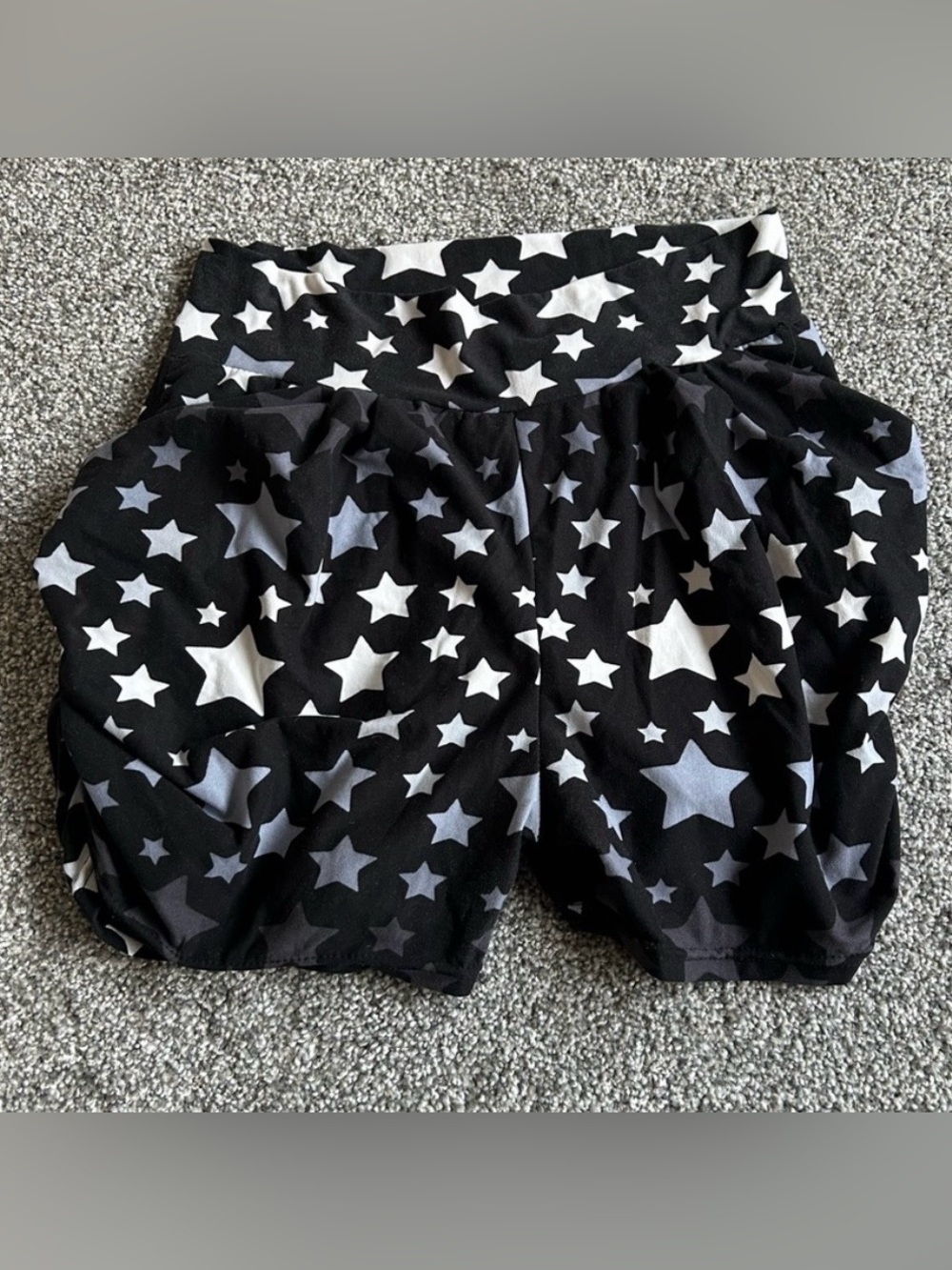 Black Star Print High Waisted Shorts – Women’s Large